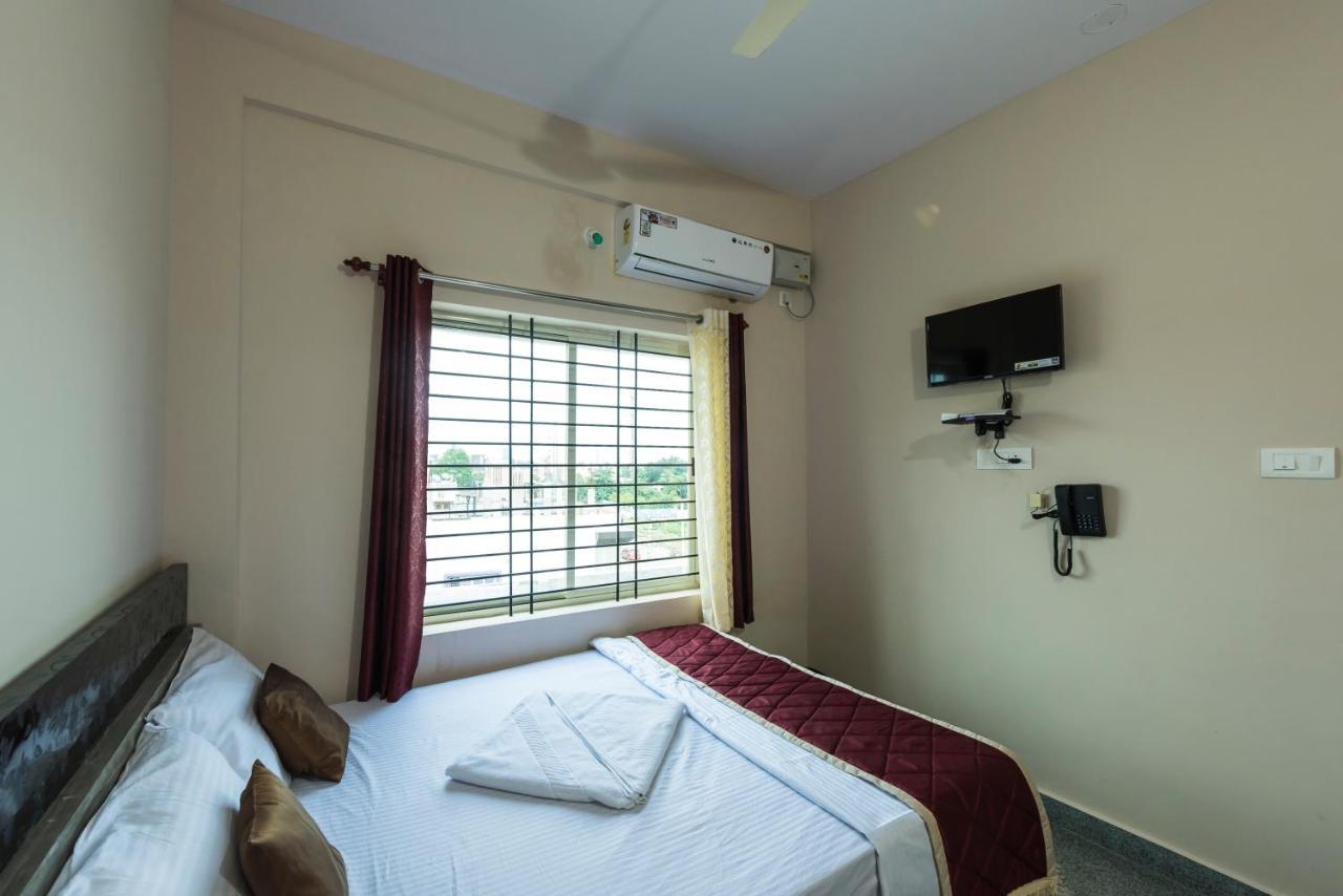Oyo 9544 Hotel Crown Residency Mysore Bagian luar foto