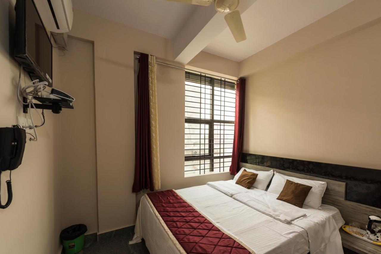 Oyo 9544 Hotel Crown Residency Mysore Bagian luar foto